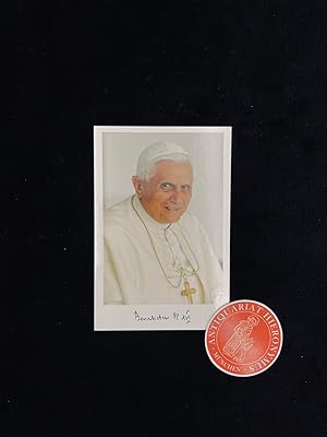 Seller image for Andachtsbildchen Papst Benedikt XVI. - Weie Soutane. for sale by Antiquariat Hieronymus