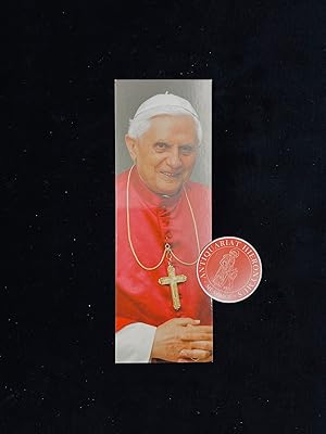 Seller image for Lesezeichen Papst Benedikt XVI. - Rote Mozzetta. for sale by Antiquariat Hieronymus