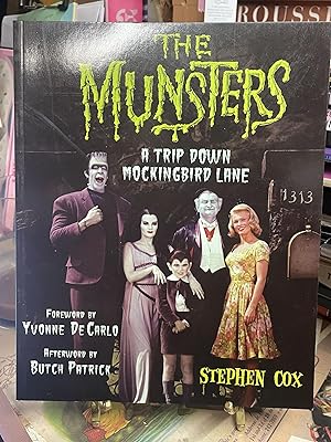 Immagine del venditore per The Munsters: A Trip Down Mockingbird Lane venduto da Chamblin Bookmine