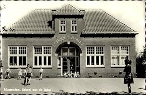 Bild des Verkufers fr Ansichtskarte / Postkarte Muntendam Groningen, School met de Bijbel, Bybel zum Verkauf von akpool GmbH