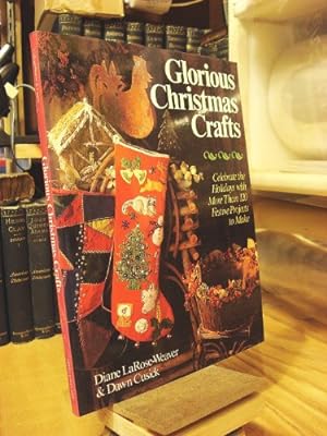 Imagen del vendedor de GLORIOUS CHRISTMAS CRAFTS a la venta por WeBuyBooks