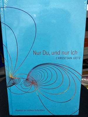 Bild des Verkufers fr Nur Du, und nur ich : Roman in sieben Schritten. Es beginnt, wie es hufig beginnt. Einer sieht eine, und schon fngt es an. Sie verbringen Zeit miteinander, und dann wollen sie nicht von einander lassen. Bis dieses Wollen sie verlsst, und zwar einseitig. Aber nicht ganz, damit es auch immer schn mglich bleibt, das Wollen-Knnen bald wieder, wenn sie Lust dazu hat. "Ich rufe Dich an, mach's gut, bis bald." - "Ja, schon gut, mach's gut." Und dann steht dann einer da, hat unendlich viel Kraft in sich und auch ber fr diese Geschichte, die da gerade erst angehoben hat, ihm Alles zu bedeuten. Aber wohin mit der Kraft? - Zu ihr! Sprachgewaltig, trunken vor Lust an der Sprache, selbstverloren im Sehnen nach ihr, geht Christian Uetz in sieben Schritten der Liebe nach, wortwrtlich und im Worte, nicht Halt machend vor den Toren unserer Religion, den Strategien der Technik, des Marktes, der Macht des Geldes, die er heftig liebend ins Kreuzfeuer seiner Wortkunst nimmt. Er taucht in den sprac zum Verkauf von bookmarathon