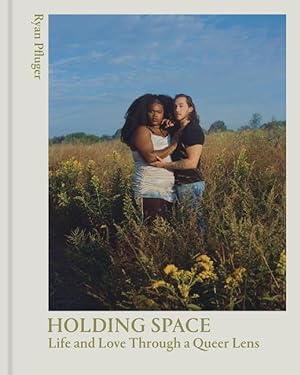 Bild des Verkufers fr Holding Space: Life and Love Through a Queer Lens zum Verkauf von moluna
