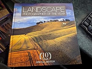Immagine del venditore per Landscape Photographer of the Year: 10 Year Special Edition venduto da SGOIS