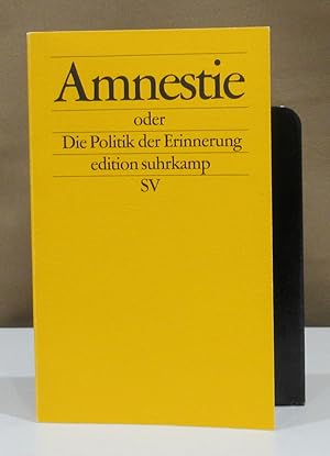 Imagen del vendedor de Amnestie oder Die Politik der Erinnerung in der Demokratie. Herausgegeben von Gary Smith und Avishai Margalit. a la venta por Dieter Eckert