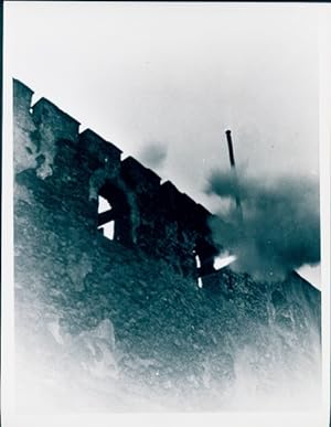 Foto Filmszene Tanger, die Stadt mit den zwei Gesichtern, Stadtmauer, Kanone, BRD 1952 - Jordan J...