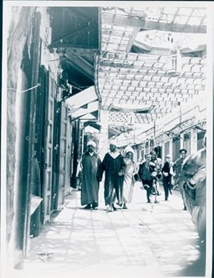 Foto Filmszene Tanger, die Stadt mit den zwei Gesichtern, Straßenpartie, Bazar, BRD 1952 - Jordan...