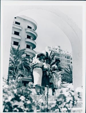 Foto Filmszene Tanger, die Stadt mit den zwei Gesichtern, Frauen, BRD 1952, Jordan J. von Boyadji...