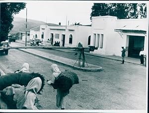 Foto Filmszene Tanger, die Stadt mit den zwei Gesichtern, Grenze, BRD 1952, Jordan J. von Boyadji...