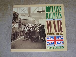 Imagen del vendedor de Britain's Railways at War, 1939-1945 a la venta por Neo Books