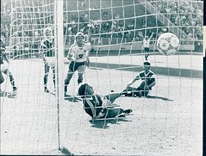 Foto Fußball, Bundesliga, HSV gegen Bayer Leverkusen, Dittmer, Torwart Vollborn, 1986