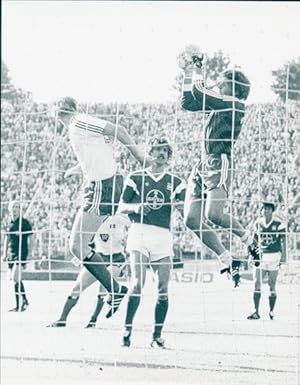 Foto Fußball, HSC gegen Bayer Leverkusen, Torwart Rüdiger Vollborn, 1986