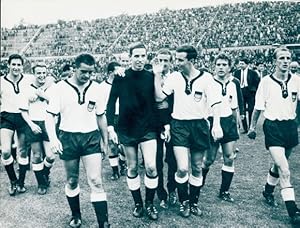 Foto Fußball, DFB Auswahl gegen Zonen Auswahl in Hannover, 1963