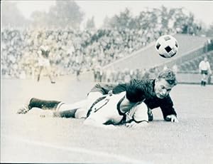 Foto Fußball, DFB Auswahl gegen Zonen Auswahl in Hannover, 1963