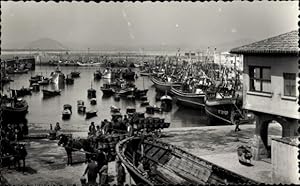 Immagine del venditore per Foto Ansichtskarte / Postkarte Laredo Kantabrien Spanien, Dia de pesca, Hafen, Fischerboote venduto da akpool GmbH