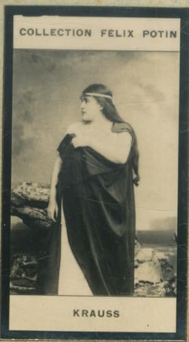 Photographie de la collection Félix Potin (4 x 7,5 cm) représentant : Mme Gabrielle Krauss, artis...