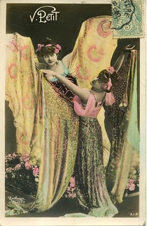 Seller image for Carte postale reprsentant l'actrice V. Petit. Vers 1910. for sale by Librairie Et Ctera (et caetera) - Sophie Rosire