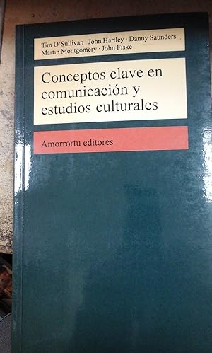 Bild des Verkufers fr CONCEPTOS CLAVE EN COMUNICACIN Y ESTUDIOS CULTURALES (Buenos Aires, 1997) zum Verkauf von Multilibro