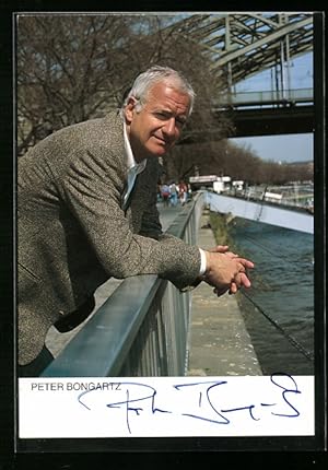 Bild des Verkufers fr Ansichtskarte Schauspieler Peter Bongartz aufs Wasser blickend, mit original Autograph zum Verkauf von Bartko-Reher