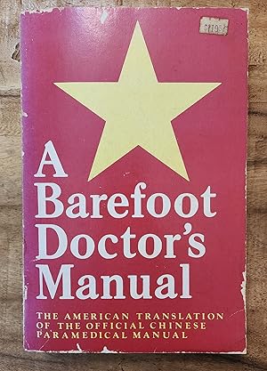 Immagine del venditore per A BAREFOOT DOCTOR'S MANUAL: The American Translation of the Official Chinese Paramedical Manual venduto da Uncle Peter's Books