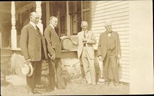 Foto Ansichtskarte / Postkarte Erfinder und Automobilpionier Henry Ford und drei weitere Männer