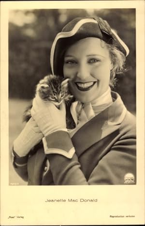 Immagine del venditore per Ansichtskarte / Postkarte Schauspielerin Jeanette MacDonald, Portrait mit kleiner Katze - Ross 7213 1 venduto da akpool GmbH