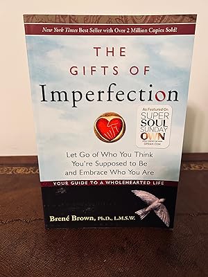 Image du vendeur pour The Gifts of Imperfection: Let Go of Who You Think You're Supposed to Be and Embrace Who You Are mis en vente par Vero Beach Books