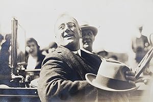 Carte postale photographique représentant Franklin Delano Roosevelt