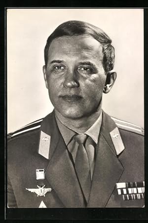 Bild des Verkufers fr Ansichtskarte Kosmonaut Georgi Timofejwitsch Dobrowolski in Uniform, Sojus-11 zum Verkauf von Bartko-Reher