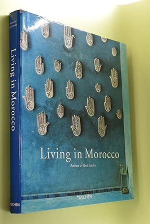 Bild des Verkufers fr Living in Morocco = Vivre au Maroc. Barbara & Ren Stoeltie. Ed. by Angelika Taschen. [Engl. transl. by Anthony Roberts. German transl. by Stefan Barmann] zum Verkauf von Antiquariat Biebusch