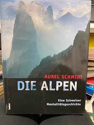 Bild des Verkufers fr Die Alpen : eine Schweizer Mentalittsgeschichte. In seinem neuen Buch ber die Alpen zeigt Schmidt auf, wie sehr das Gebirgsmassiv im Zentrum Europas die Menschen und ihr Denken geprgt und ein Bild der Schweiz mitgeschaffen haben, das mit seinen fderalistischen Strukturen, der Bedeutung seiner Talschaften und den Einflssen von Klima und Natur noch heute vieles verstndlich macht, was auf den ersten Blick als sperrig und unzeitgemss erscheinen mag. Schmidt entwirft in seinem Alpen-Buch ein grossartiges Kapitel der europischen Geistesgeschichte und spannt dabei den Bogen von der Mythologie, der frhen Alpen-Entdeckung, ber den beginnenden Tourismus bis zur systematischen Erschliessung, Mblierung und Oekonomisierung unserer Bergwelt. Er kommt dabei unweigerlich wieder zurck auf die Alpen als Kern des schweizerischen Selbstverstndnisses und zeigt an zahlreichen Beispielen, wie sich ein innenpolitischer Gegenstand in wenigen Jahren zu einem ausgesprochen europischen Thema entwick zum Verkauf von bookmarathon