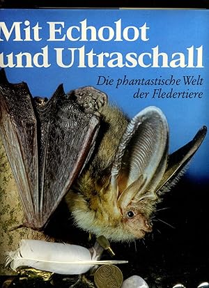 Bild des Verkufers fr Mit Echolot und Ultraschall Die phantastische Welt der Fledertiere (Feldermuse). Mit zahlreichen ganzseitigen Illustrationen im Text u. auf Farbtafeln. zum Verkauf von Umbras Kuriosittenkabinett