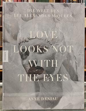 Image du vendeur pour Love Looks Not With the Eyes: die welt des Lee-Alexander McQueen mis en vente par Moe's Books