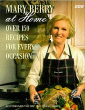 Image du vendeur pour Mary Berry at Home: Over 150 Recipes for Every Occasion mis en vente par WeBuyBooks