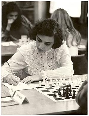 Zsuzsa Veroci - Anatoly Karpov, chess game 1981 (original press
