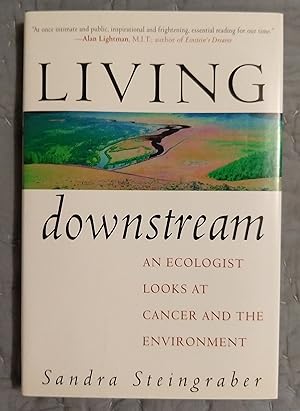Imagen del vendedor de Living Downstream: An Ecologist Looks at Cancer and the Environment a la venta por alsobooks