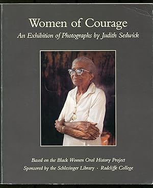 Immagine del venditore per [Exhibition Catalog]: Women Of Courage: An Exhibition of Photographs by Judith Sedwick. Based on the Black Women Oral History Project. Sponsored by the Arthur and Elizabeth Schlesinger Library on the History of Women in America venduto da Between the Covers-Rare Books, Inc. ABAA