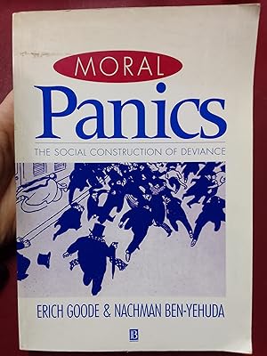 Bild des Verkufers fr Moral Panics: The Social Construction of Deviance zum Verkauf von Librera Eleutheria