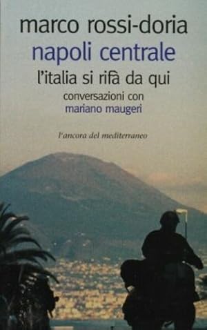 Image du vendeur pour Napoli centrale. L'Italia si rif da qui. Conversazioni con Mariano Maugeri. mis en vente par FIRENZELIBRI SRL