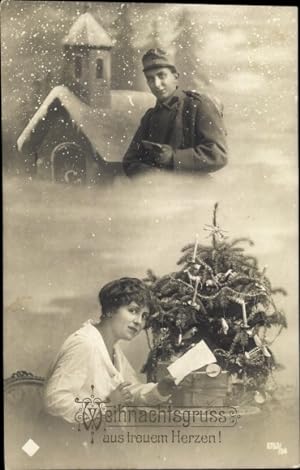 Bild des Verkufers fr Ansichtskarte / Postkarte Glckwunsch Weihnachten, Frau am Weihnachtsbaum, Brief, Soldatenliebe zum Verkauf von akpool GmbH