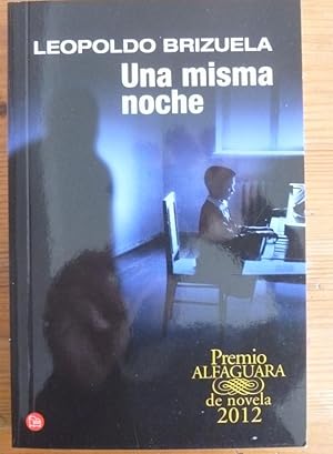 Imagen del vendedor de UNA MISMA NOCHE. LEOPOLDO BRIZUELA. PUNTO DE LECTURA 2012 PREMIO ALFAGURA NOVELA. BOLSILLO a la venta por LIBRERA OESTE