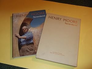 Imagen del vendedor de Henry Moore Remembered: The Collection at the Art Gallery of Ontario in Toronto -by Alan G Wilkinson -a Signed Copy in Slipcase ( Sculptor / Sculpture, Drawings, Prints )( AGO ) a la venta por Leonard Shoup