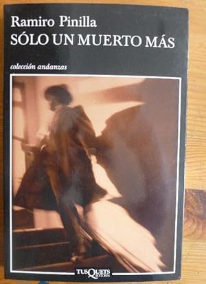 Seller image for Slo un muerto ms Ramiro Pinilla Publicado por Tusquets (2009) 274pp for sale by LIBRERA OESTE