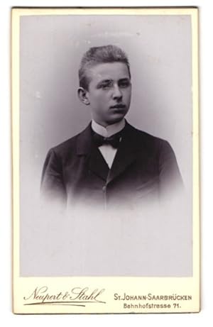 Seller image for Fotografie Neupert, Stahl, St. Johann-Saarbrcken, Bahnhofstr. 71, Portrait Bube in elegantem Anzug for sale by Bartko-Reher