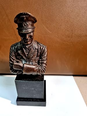 Bronze-Statuette eines uniformierten Offiziers im Dritten Reich ( Kopf und Oberkörper ). Auf Gran...