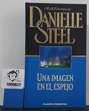 Immagine del venditore per Una imagen en el espejo venduto da MONKEY LIBROS