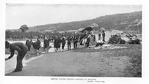 UNITED STATES TROOPS LANDING AT BAIQUIRI FROM A PHOTOGRAPH ,1898 ANTIQUE MILITARY BATTLESCENE PRINT