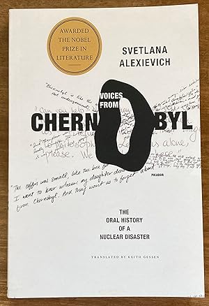 Imagen del vendedor de Voices from Chernobyl: The Oral History of a Nuclear Disaster a la venta por Molly's Brook Books