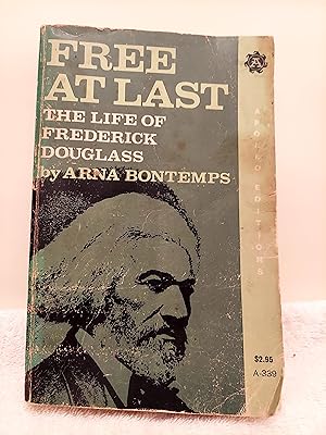 Immagine del venditore per Free At Last: The Life of Frederick Douglass venduto da Bookish Me