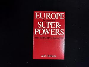 Bild des Verkufers fr Europe between the superpowers. The enduring balance. zum Verkauf von Antiquariat Bookfarm